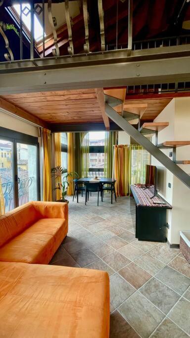 Apartamento Altana - Loft Sulla Citta Parma Exterior foto